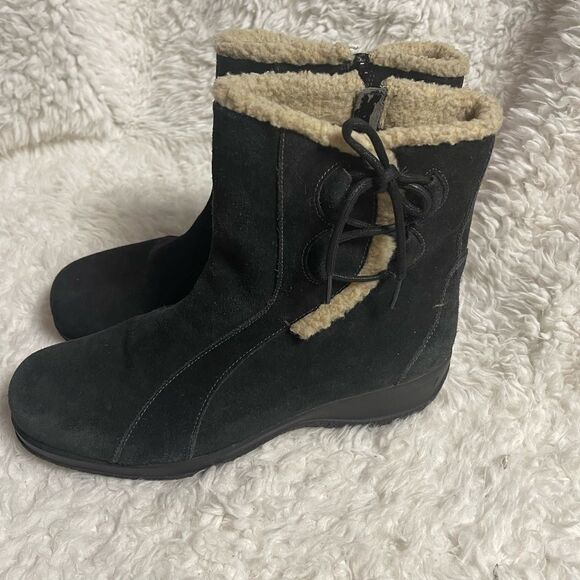 Clarks Leather suede ankle wedge Boots side zipper rubber soles size 9W - Picture 5 of 14